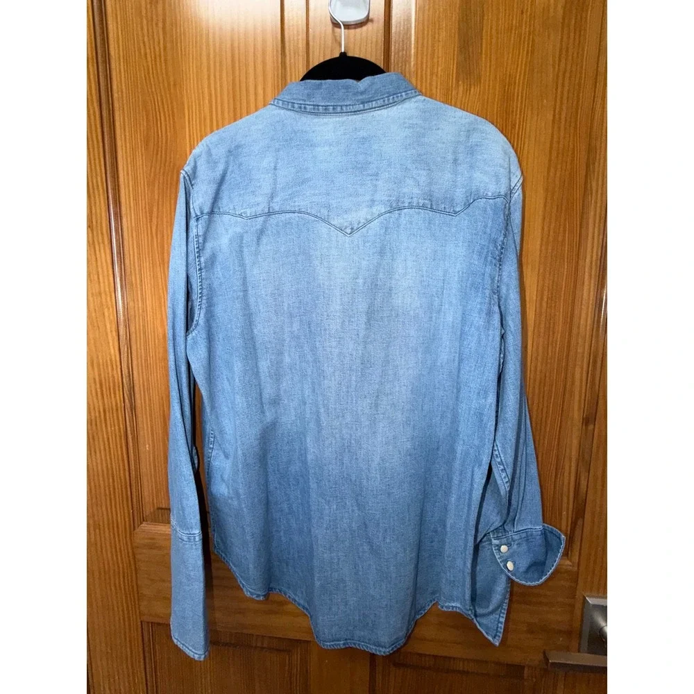J.Crew Denim Shirt Womens 12 Light Wash Pearl Button Western Cotton Top - Picture 9 of 10